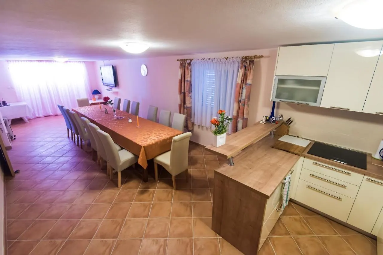 Apartmani Eda Zara Affittacamere