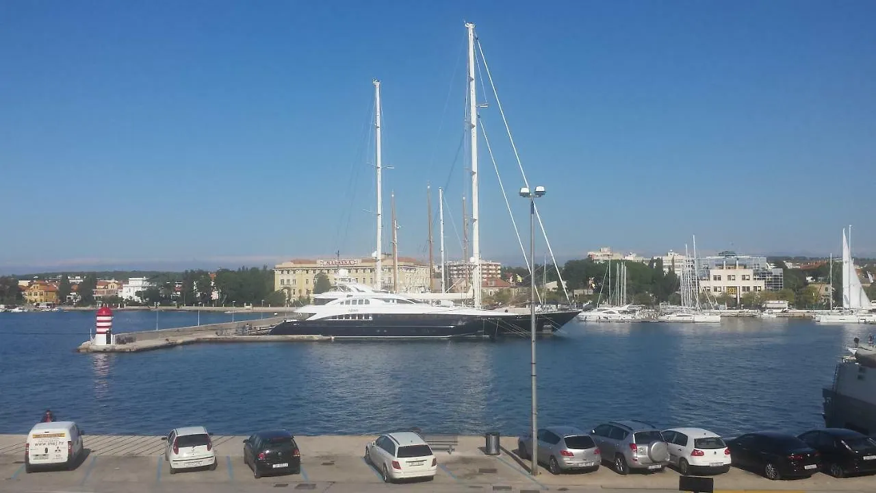 Apartmani Eda Zara 0*,