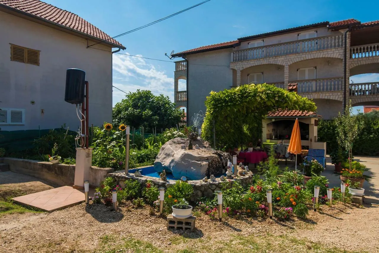 Apartmani Eda Zara Affittacamere