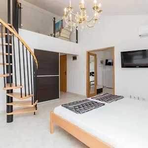  Apartament & Hegic